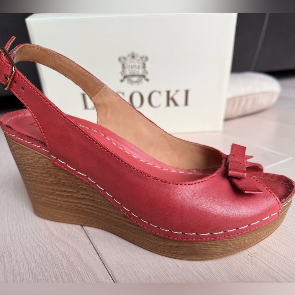 Women's Leather Red Peep Toe Shoes Lasocki wedges platforms size 7.5